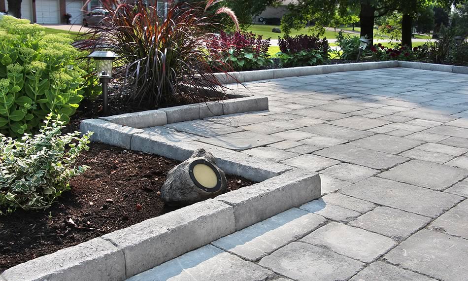 Image of a patio and garden featuring Antico Curb product