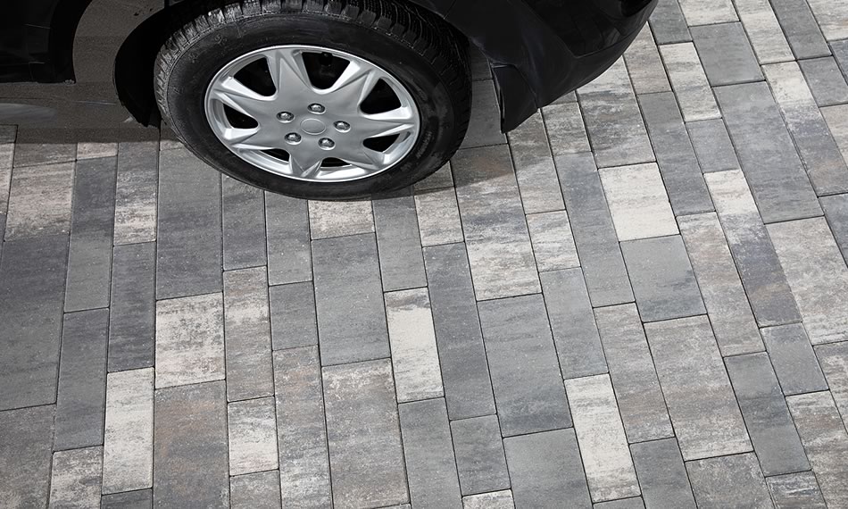 Image of a driveway featuring Manhattan Plank product